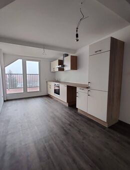 2-Zimmer-Dachgeschosswohnung mit Balkon und EBK - Zeitz