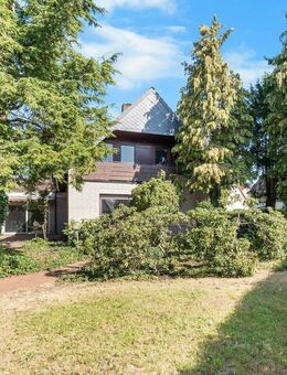 Freistehendes Einfamilienhaus mit 6 Zimmern und ca. 219 m² Wohnfläche in Bremen-Hemelingen - Bremen