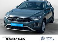 VW T-Roc, 1.0 TSI Life, Jahr 2023 - Ellwangen (Jagst)