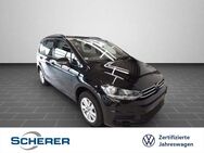 VW Touran, 1.5 TSI, Jahr 2023 - Wiesbaden