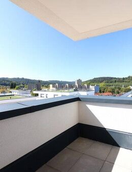 Lichtdurchfluteter Wohntraum in ERSTBEZUG: Moderne 3-Zi.-Wohnung mit Balkon und neuer Einbauküche - Schwäbisch Gmünd