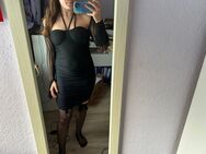 Schwarzes Kleid mit Netzärmeln - Atzelgift