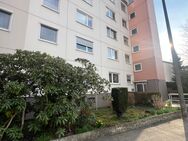 Teilsanierte 3 Zimmer Etagenwohnung in gefragter Lage mit Einbauküche, Balkon und Tiefgaragenstellplatz - Nürnberg