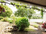 Wohnen in direkter Mosellage mit großem Garten und Moselblick in Kröv/Kövenig - Kröv