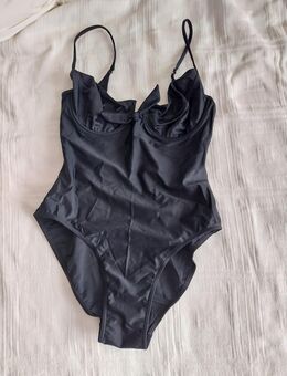 Badeanzug elegant schwarz Gr 40 - Königswinter