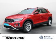 VW T-Roc, 1.5 TSI Life, Jahr 2023 - Ellwangen (Jagst)