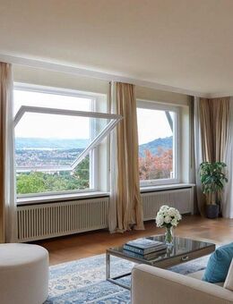 Villa mit 2 Wohneinheiten und Pool in Aussichtslage - Eningen (Achalm)