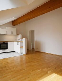 Gemütliche 2-Zimmer-Dachgeschosswohnung im Zentrum von Oberhaching - Oberhaching