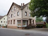 Charmantes Dreifamilienhaus mit Laden und weitläufigem Grundstück im schönen Baiersbronner Oberdorf - Baiersbronn