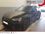 Audi Q8, Advanced 50 quattro Black Ma, Jahr 2023 - Wackersdorf