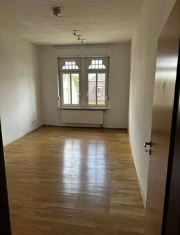 4-Zimmer mit Balkon - Karlsruhe