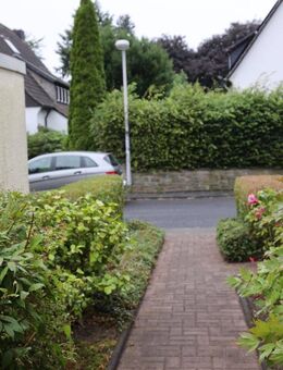 Freistehendes Haus auf 800 m² großem Grundstück in bester Lage von Mülheim - Mülheim (Ruhr)