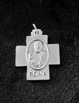 Papst Franziskus Segensmedaille in Kreuzform - Berlin
