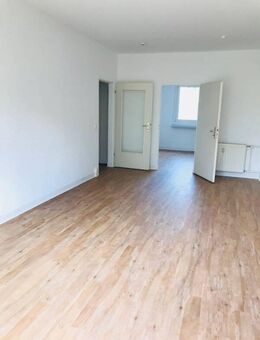 schöne 3-Raum-Wohnung mit Balkon sucht eine Familie - Dresden