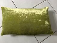 Kl. Samtig grünes Kissen - schön schimmernd - 45 x 28 - Bonn