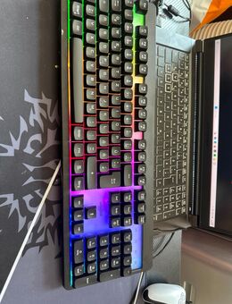 Azzer Gaming Laptop (2024) Plus RGB Maus und Tastertur - Gotha Zentrum