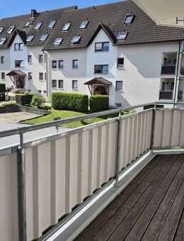 Wohnung in ruhiger Stadtrandlage mit Einbauküche, Balkon und Stellplatz - Annaberg-Buchholz