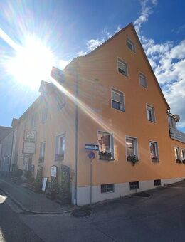 Renovierte Gaststätte mit 2 Wohnungen, Garage und 6 Stellplätzen - Gunzenhausen