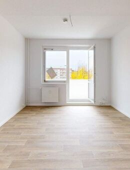 70 qm mit Balkon in der 3. Etage ab sofort - Halle (Saale)
