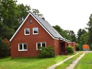 Aufgepasst! Teilsaniertes Einfamilienhaus in Jheringsfehn mit großem Grundstück! - Moormerland