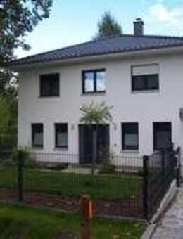 Projektierte Stadtvilla - Tip Top ausgestattet - Malerarbeiten und Parkett inklusive - Falkensee