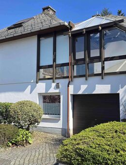 Sehr großzügiges Einfamilienhaus mit großem Garten in ruhiger Lage am "Herzenberg" - Hadamar
