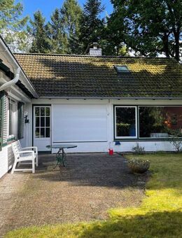 Charmantes Einfamilienhaus, Zufahrt, Garage, großer Garten - Boostedt
