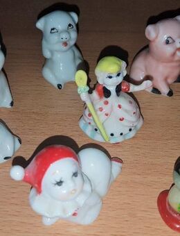 8 x Markenlose Sammler-Setzkasten Miniaturen aus Porzellan & Keramik - Verden (Aller)