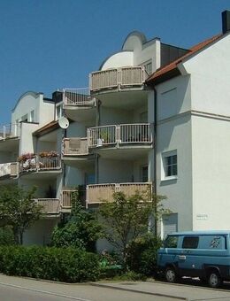 **Erdgeschoss** 2 ZKB Burgau, Terrasse, zentrale Lage, zu vermieten - Burgau