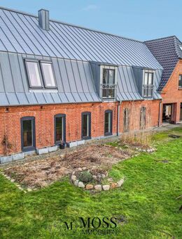 Wohnen im Großformat: modernes 290 m² Bauernhaus mit 230 m² Nutzfläche in Nordfriesland - Viöl