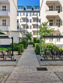 Moderne trifft Historie: Sanierte, bezugsfreie Altbauwohnung als perfektes Ku'damm-Appartement - Berlin