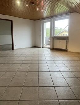 Gepflegte Dachgeschosswohnung mit Balkon und Wohlfühlfaktor - Lützelbach