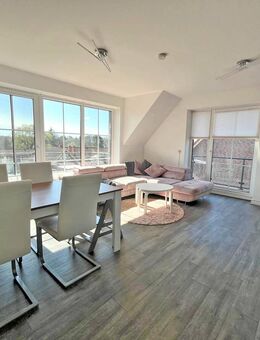 Maisonette mit Weitblick: Mit Balkon & Tiefgarage - Ahrensburg