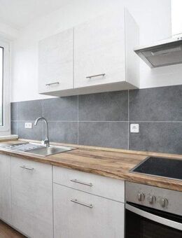 EBK / Modernes Bad / Balkon - Chemnitz