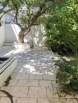 Großes Wohnzimmer und Terrasse - optimal für Single oder Paar - Garage in der Hauseinfahrt - Düsseldorf