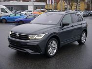 VW Tiguan, 2.0 TDI R-Line, Jahr 2022 - Wackersdorf