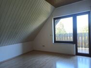 TOPLAGE: Großzügige 4-Zimmer-DG-Wohnung mit Süd-West-Balkon, Gartenmitbenutzung und Stellplatz - Battenberg (Eder)