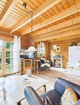 Familienfreundliches Holzhaus aus finnischem Qualitätsvollholz - großer Garten, Sauna & Kamin - Saulheim