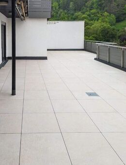 Sonnige 3-Zimmer-Wohnung mit riesiger Dachterrasse im Penthouse-Stil - Veitshöchheim