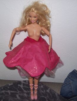 Barbiepuppe mit leuchtenden Kleid - Erwitte