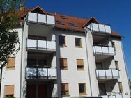 Schöne, und helle 2-Zimmer-Wohnung mit Balkon, Laminatboden, Badewanne und sep. Küche m. Einbauküche - Weinböhla