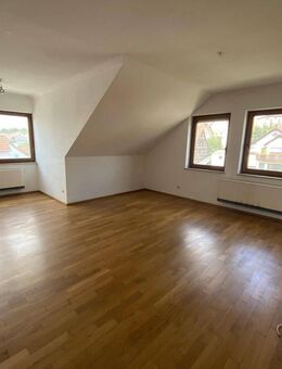 Helle Dachgeschosswohnung in Erlenbach zu vermieten - Erlenbach