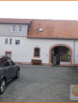 Wohnhaus mit 4 Wohneinheiten, 3 Garagen sowie diversen Nebengebäude in SLÜ-Gundhelm - Schlüchtern