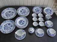 Kahla Porzellan Zwiebelmuster Teller Tassen Sauciere Kaffeekanne DDR 35 Teile zus. 119,- - Flensburg