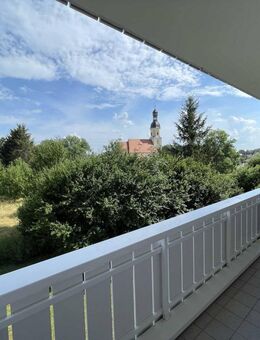 Naundorf...2-Raum-Wohnung mit Balkon und wunderschönen Blick ins Grüne! - Naundorf