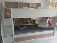 Kinderzimmer. Hochbett. Alles im weiß. Ideal für 2 kinder. Gut behoben und geflägt - Ostfildern Zentrum