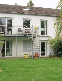 Charmante Doppelhaushälfte mit Wintergarten, Pool und Saunahaus in ruhiger Lage!!! - Odenthal