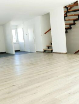 ! BEZUGSFERTIG ! Maulbronn Neubau-Doppelhaushälfte mit Appartement * Aussichtslage * Vorteile durch KFWG-Standard * - Maulbronn