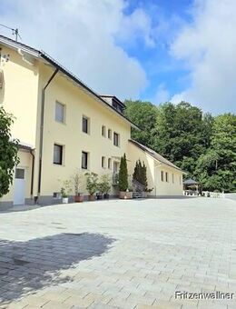 "Bayersried/Eggenthal: ruhige Wohnung im 1 OG, 4 ZI, 105 m2, großer Balkon inkl. 2 Garagen, - Eggenthal