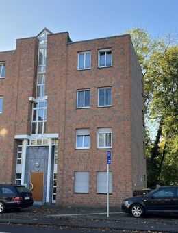 8-Familienhaus mit genehmigtem Baugrundstück für weiteres Mehrfamilienhaus - Mönchengladbach